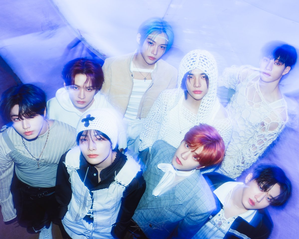 billboardskz's tweet photo. "LALALALA" by @Stray_Kids debuts at #10 on Billboard Global 200, their very first Top 10 hit! 🔥

It debuts with 44.7M global streams with 9K sales.

#StrayKids #스트레이키즈 #LALALALA https://t.co/lBn29VqiCO