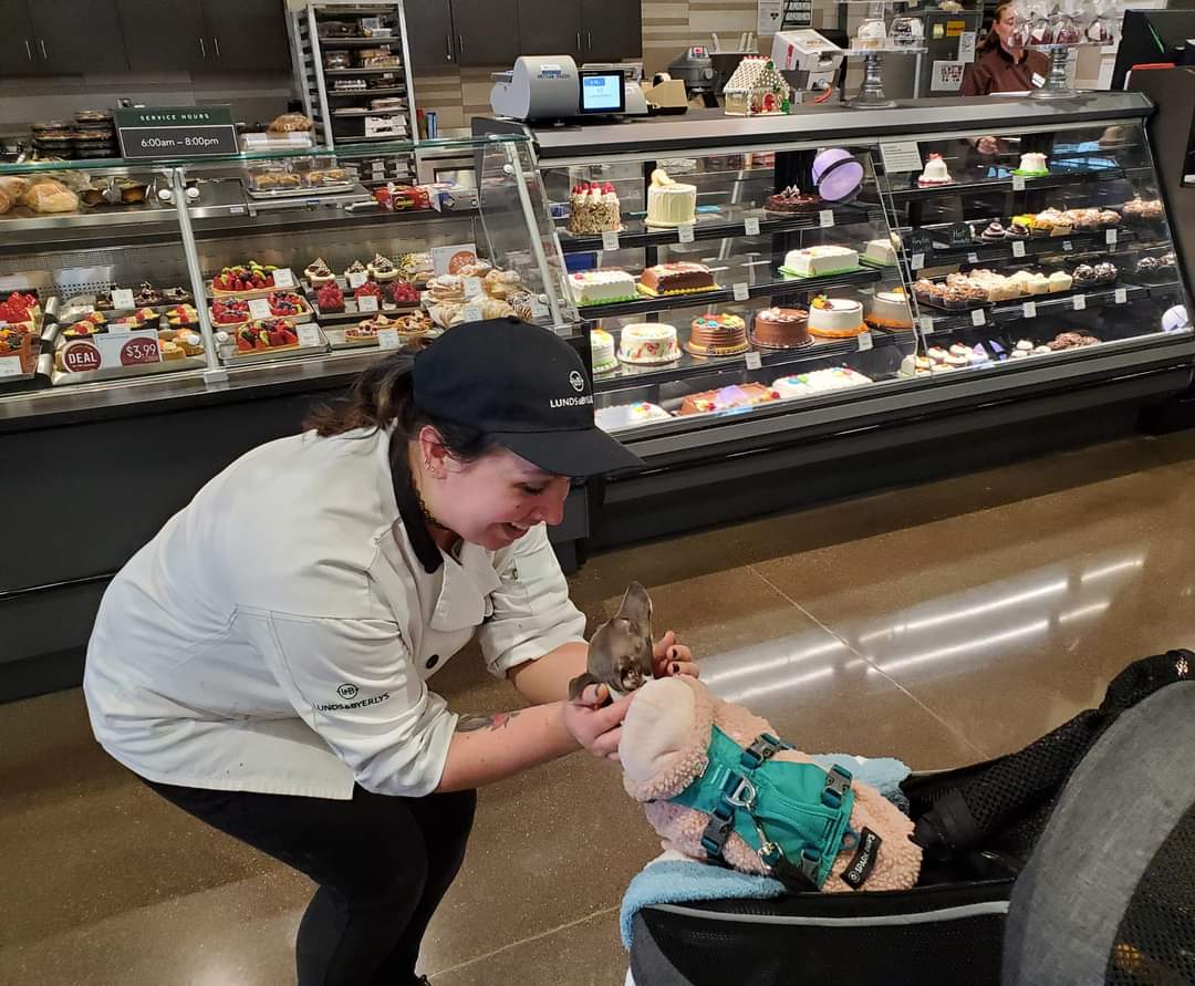 sarahsoasis's tweet photo. Thank you to our volunteer Kristine for picking out a fresh turkey at Lunds &amp; Byerlys to donate to Sarah's for our annual Thanksgiving dinner last Thursday! It was a wonderful night full of delicious food. We are grateful for our donors who make events like this possible! https://t.co/eclKhBDzEz