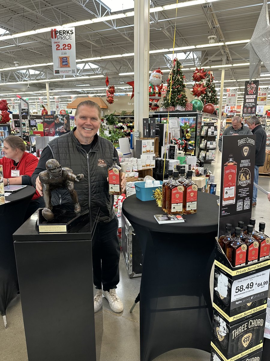 Dave enjoyed connecting with everyone out in Nebraska this past weekend! @3ChordBourbon will give a portion of the sale of each bottle sold to support the Rimington Trophy. The Rimington Trophy custom blend is available online atsharedpour.com and in select stores only!