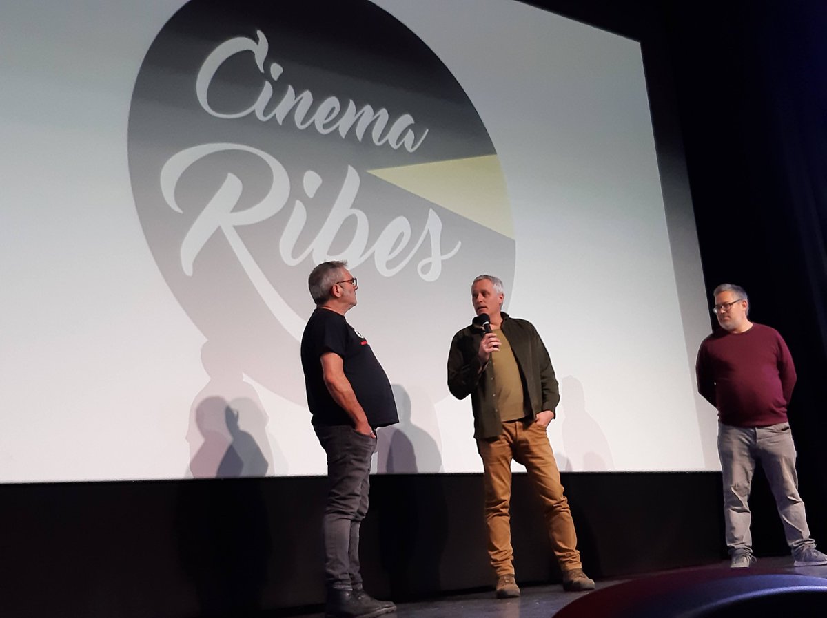 ScuderiBarbara's tweet photo. Saben aquell de van dos i et presenten la dona-frontera i tota història coneguda ho deixa de ser? 
Doncs eren al cinema. 
#rutasalvatge #marcrecha #sergilopez #cinemaencatalà @eixdiari  #cinemaribes 

https://t.co/V9HnJRRaYK https://t.co/6MxiltFvPG