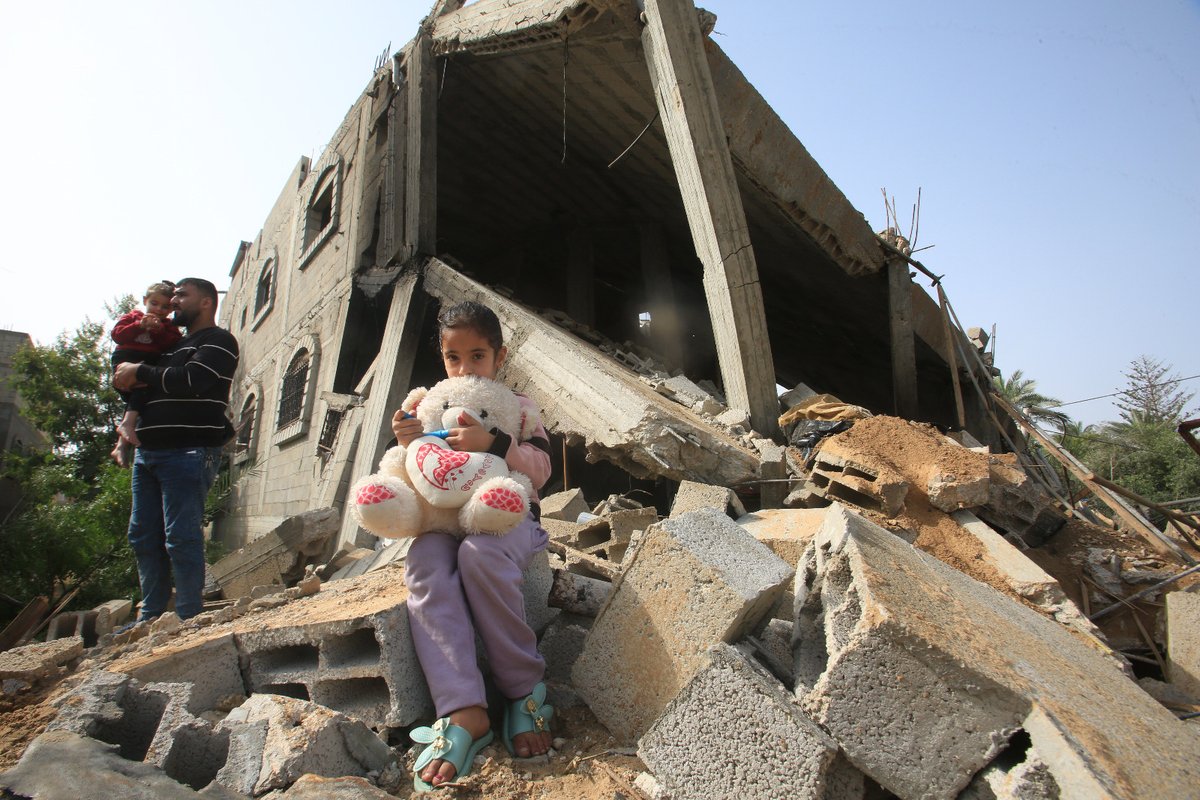 HTerre_ONG's tweet photo. [THREAD]

N'oublions pas les enfants palestiniens, premières victimes d’une crise humanitaire sans nom. Ensemble, œuvrons pour un monde où tous les enfants peuvent grandir avec amour et espoir. 🤝🌍 #EnfanceHeureuse #Humanitaire #Palestine https://t.co/LbRVNpvwPi