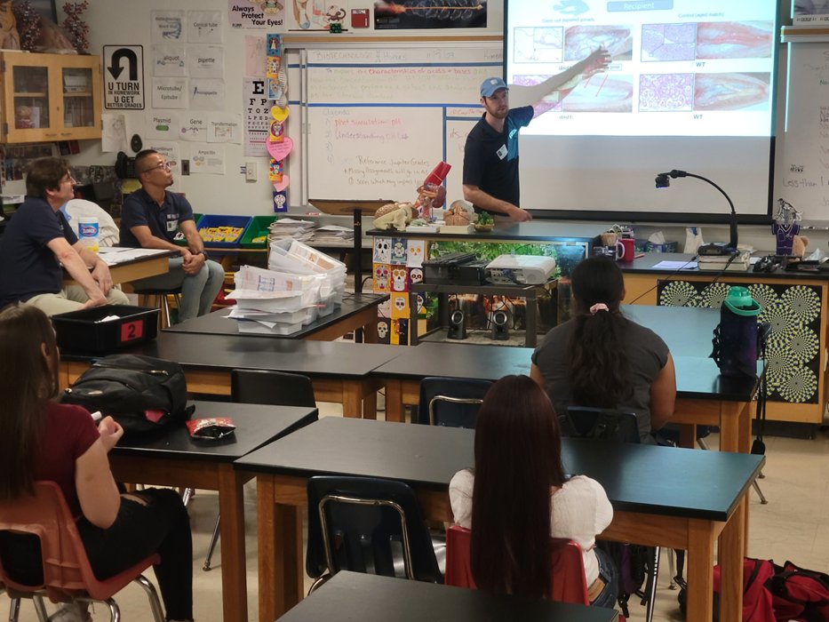 aquatechcenter's tweet photo. Our R&amp;D team had the pleasure of visiting Castle Park Senior High School biotech students and introducing them to current gene editing methodologies and their applications in aquaculture.

#aquaculture #education #sustainability #genomeediting https://t.co/ZiHLKiBEQG