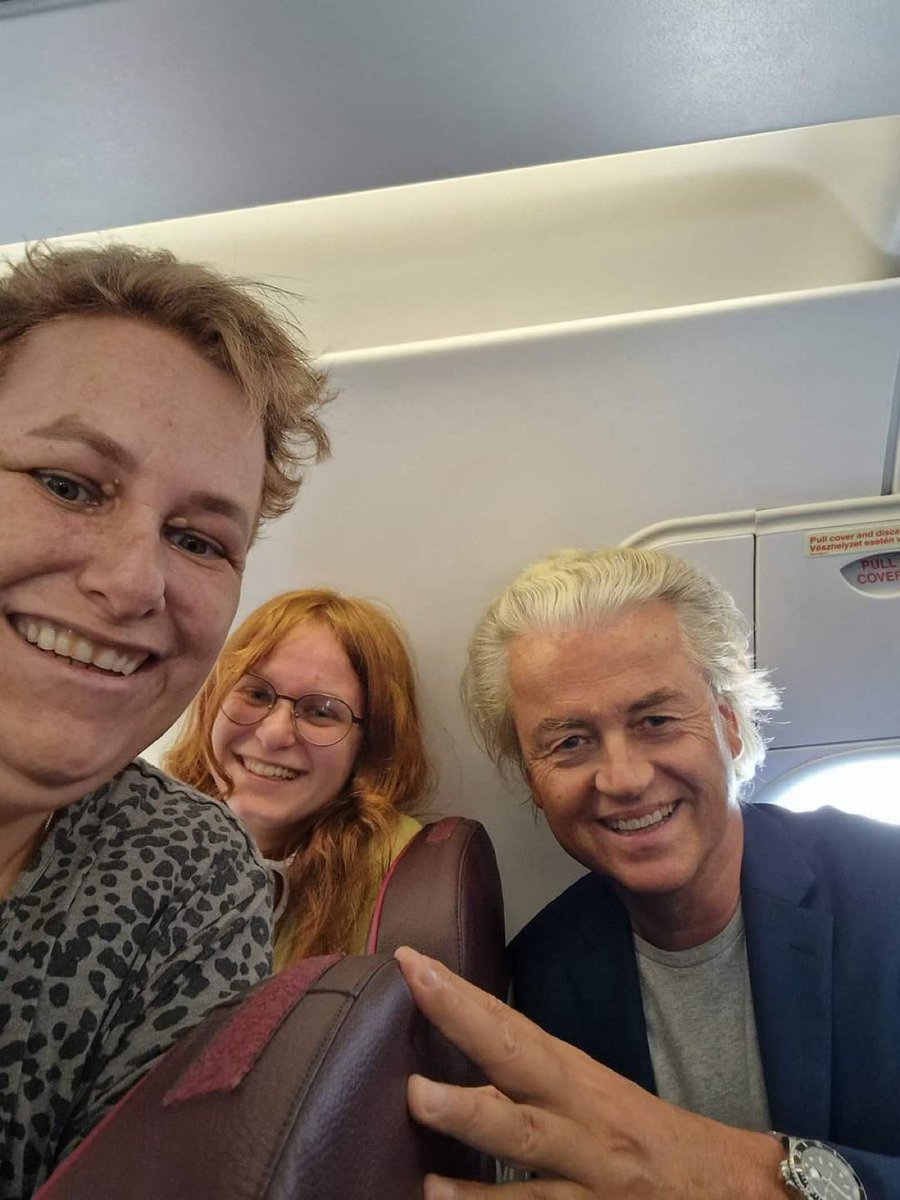 Genee laadde tijdens het SBS-debat met zijn losse gedrag richting Wilders, een man die moslim- en vreemdelingenhaat tot kunst verhief, een grote verantwoordelijkheid op zich. De grapjes makende Wilders gedijde er goed bij, zie de peilingen. Eng, heel eng! #sbs