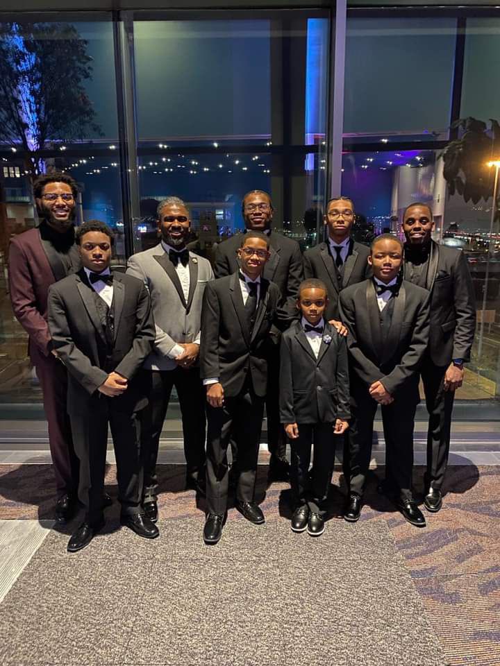 AnimeEducator29's tweet photo. My students clean up nice!! 
Men of Honor Banquet!!! 
#jagswag #weareshroderjaguars #watchusROAR https://t.co/YJ9peI8T7J