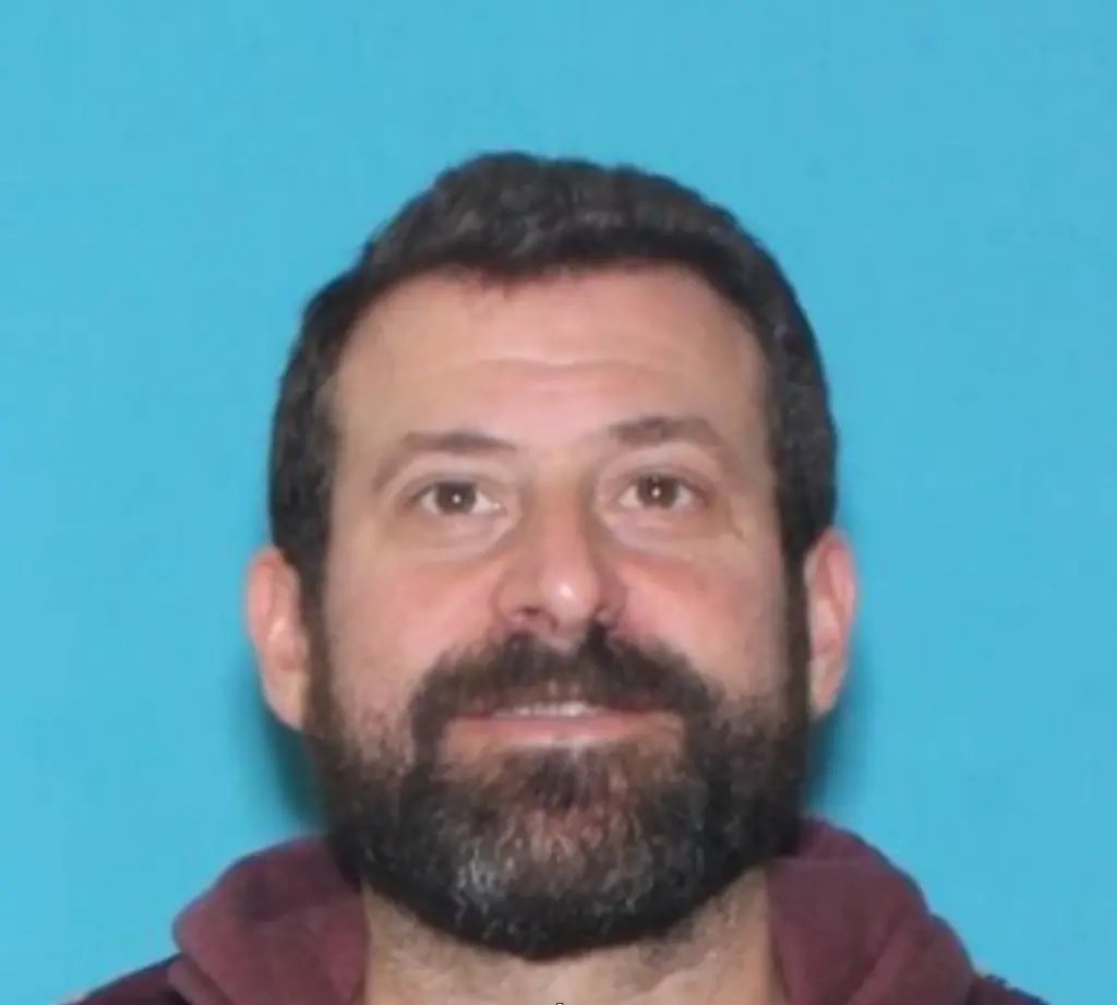 Ex-editor of left-leaning news site The Recount charged with child pornography

nypost.com/2023/11/14/med… 

What was being retweeted: web.archive.org/web/2017052508…

Slade's archived profile 
web.archive.org/web/2023072410…

#SladeSohmer  at <a href="/Slade/">slade</a>

#JamesGordenMeek at <a href="/meekwire/">James Gordon Meek</a> 

#JohnPodesta