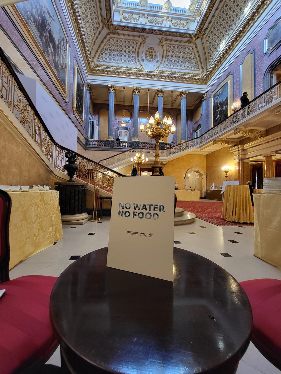 dhnnjyn's tweet photo. Credit to @AndrewmitchMP leadership on #globaldev but disappointing that @RishiSunak failed to call out the fact that starvation is being used as a weapon of war when opening a Food Summit #GSFS23 Was a bitter irony that signs on tables at Lancaster House said No Water, No Food https://t.co/SJxFjikaiv