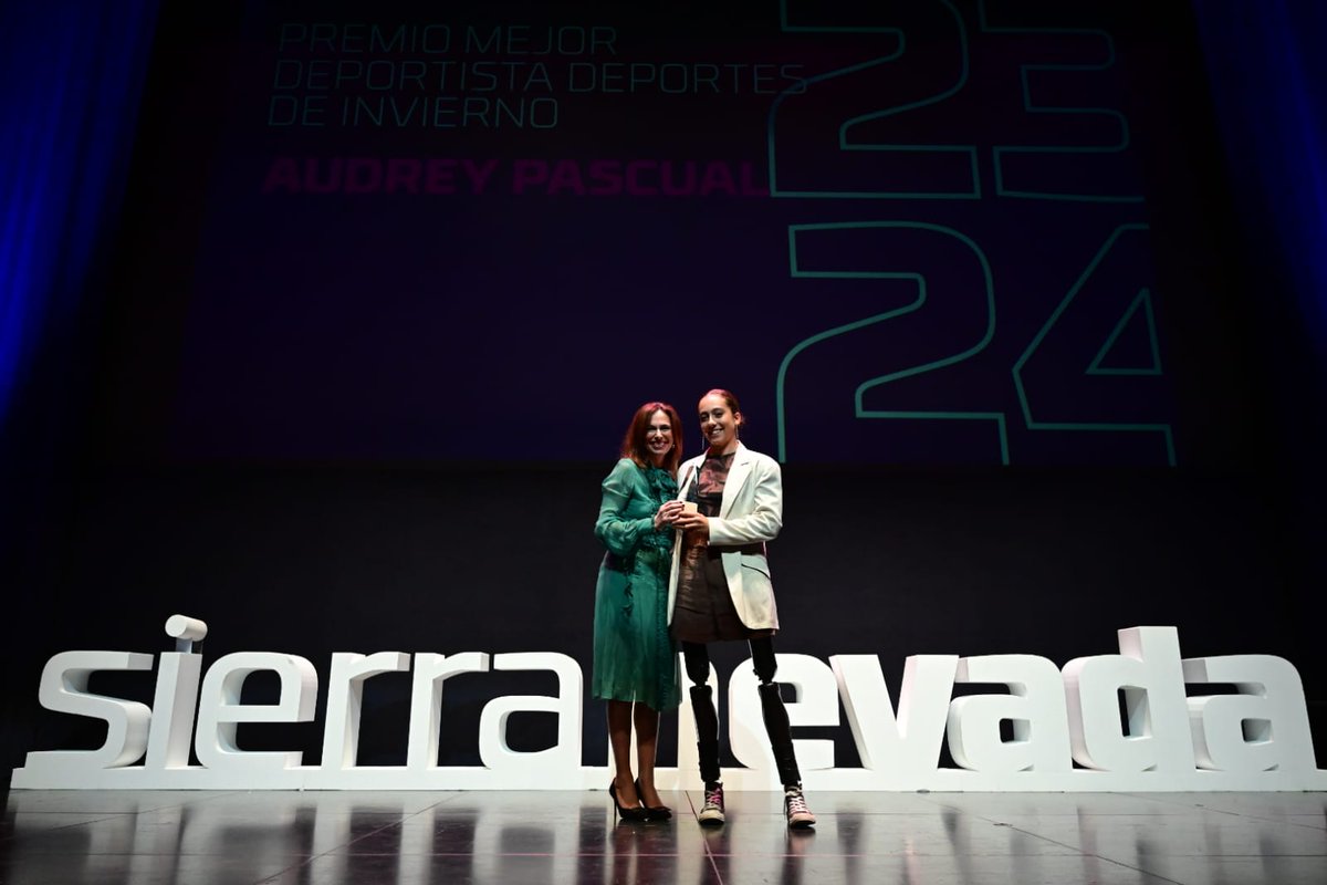 websierranevada's tweet photo. #SierraNevada reconoce a los mejores de la temporada, en la VII Gala del Deporte Blanco #Andalucía 
🏆Mejor deportista de deportes de invierno @AudreyPascual_ 
🏆Mejor entrenador @alejohervas 
🏆Mejor empresa deportiva TerraIncógnita
🏆Mejor deportista de montaña, María Ordóñez https://t.co/BQz0CgrPWy