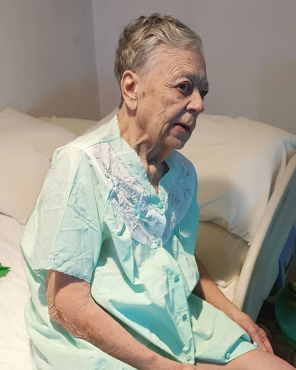 LuisReyes_30's tweet photo. #URGENTE María es una Sra de 76 años, de nacionalidad #Argentina residenciada en Caracas, Venezuela hace más de 40 años. Se encuentra abandonada, nunca tuvo hijos y su esposo murió hace años. #Ayuda
@eduardomenoni @MamaLisVzla @JMilei 
#Argentina
#Perú
#Piqué
#Zelle https://t.co/9JIiCwMR94