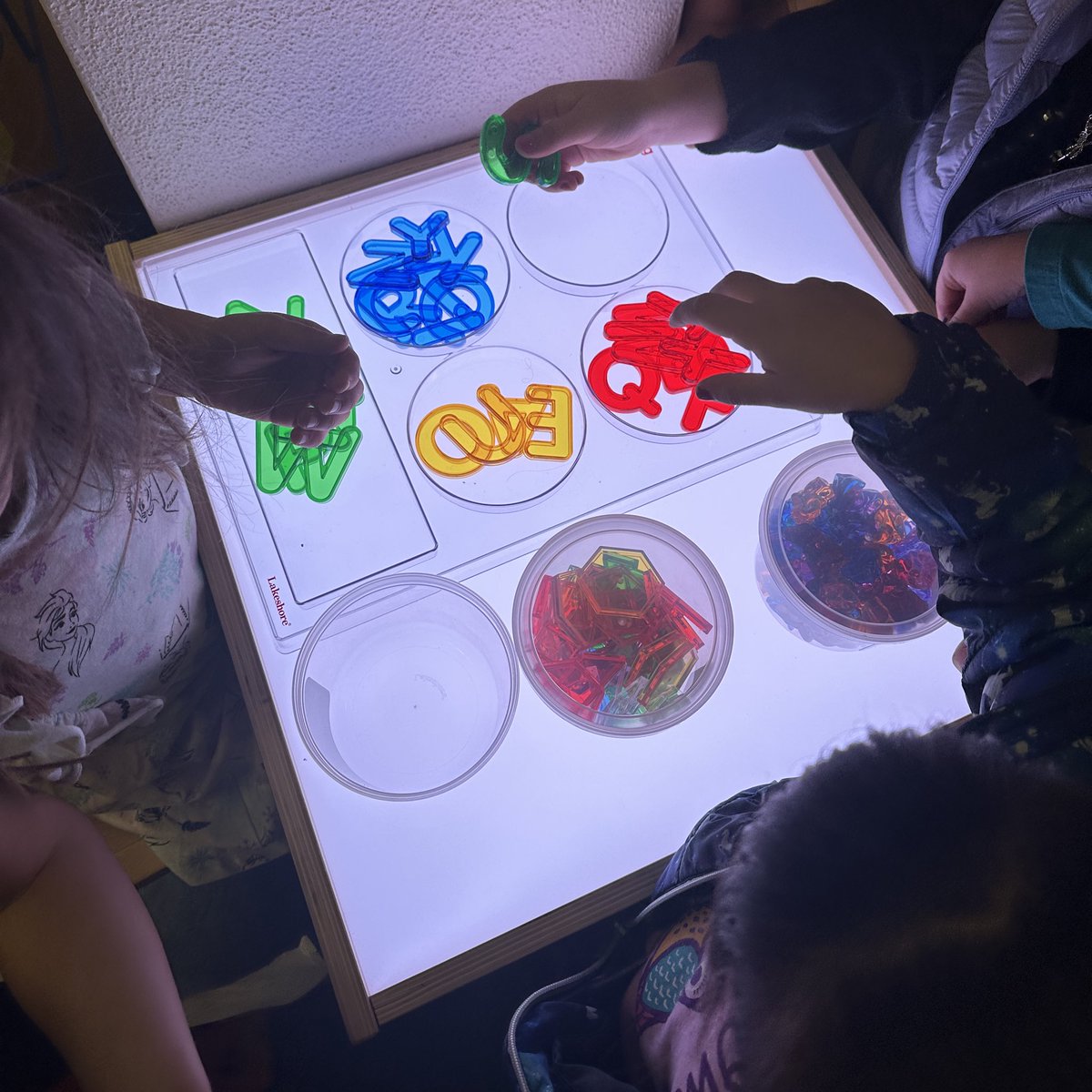 madelynross's tweet photo. @smedfdn @McKinleyLions We are already enjoying the benefits of the AEG! We love our new light table from @LakeshoreLM. 🔅 Thank you, @smedfdn! https://t.co/0VsPYHDCBO