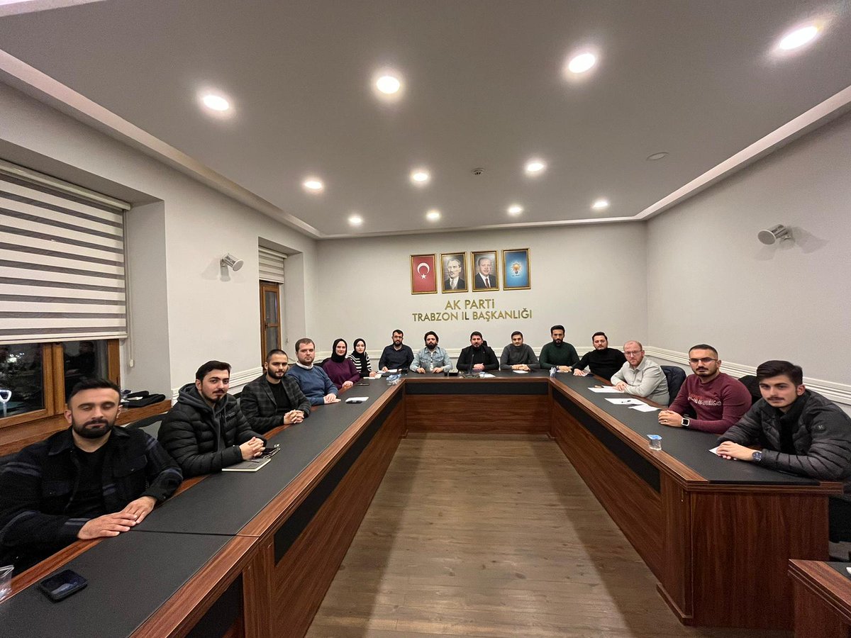 AK Parti Trabzon İl Gençlik Kolları Yürütme Kurulu toplantımızı Gençlik Kolları Başkanımız Mahmut Çavuş riyasetinde gerçekleştirdik. Toplantımız hayırlara vesile olsun.