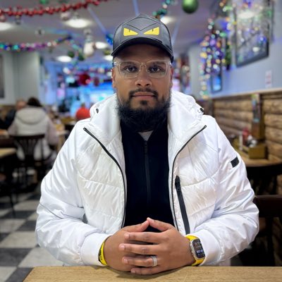 The sooner you figure out which chairs belong at your table, the more peaceful your meals become 💯 
#NewProfilePic
