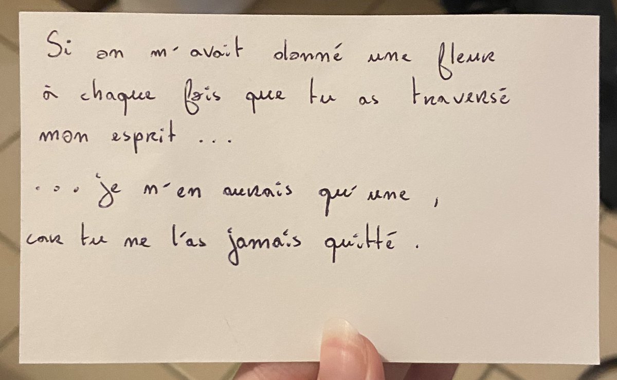 ReevMusk271's tweet photo. mon copain m’a offert une rose avec un petit mot "à mon amour" 🥹 https://t.co/VFYXnW4dtC