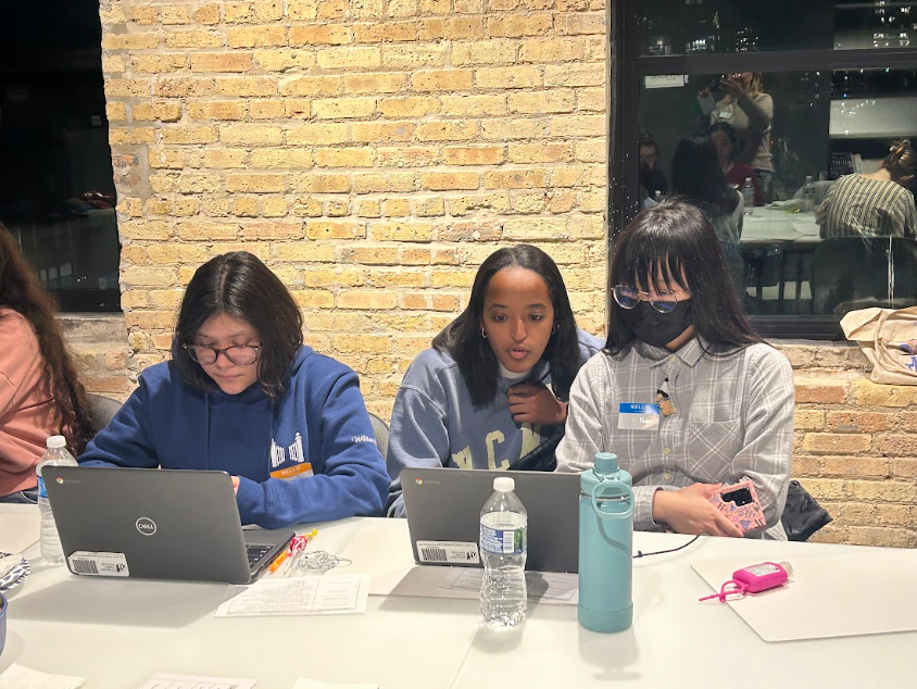 CollPossibleCHI's tweet photo. Last week, we were excited to welcome College Possible Chicago high school seniors to our office for scholarship night! Students worked with staff and volunteers to draft and fine-tune their scholarship essays. Huge thank you to our volunteers for lending their expertise! https://t.co/KQ6VkXFkhM