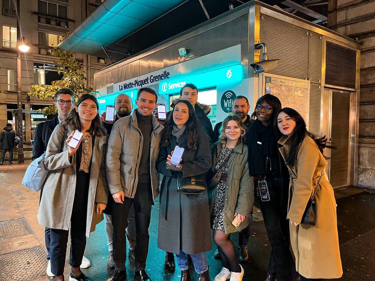 GuillainGilliot's tweet photo. « Seriez-vous favorable d’élire selon un scrutin plus direct les membres du conseil de #Paris ? » 📲

C’est l’une des questions posées ce soir, avec notre députée @Fanta_B, dans le cadre de notre grande consultation citoyenne sur la démocratie locale et la Loi #PLM ! 📝 https://t.co/EzJUj1YEcj