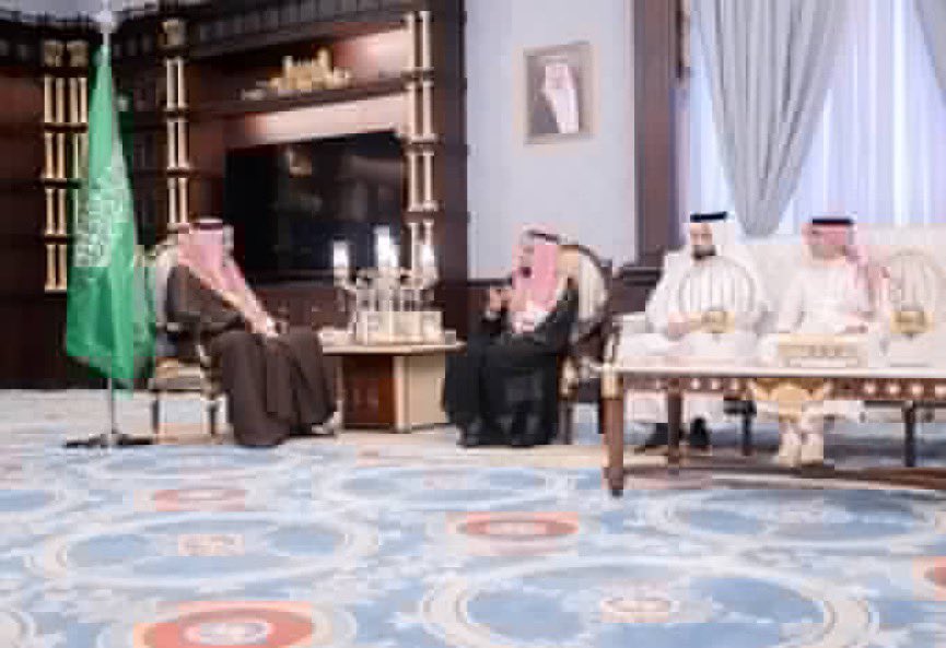 .. سمو أمير منطقة الباحة يستقبل المدير المكلف لفرع المؤسسة العامة للتأمينات الإجتماعية بالمنطقة الأستاذ أحمد الغامدي وعدد من قيادات الفرع وتسلّم سموه التقرير الإحصائي عن أعمال المؤسسة وأنشطتها وماتقدمه من خدمات للمستفيدين عبر التحول الرقمي ..