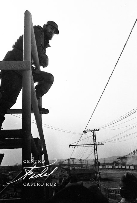 #Fidel:"Comencé siendo un soñador, un utópico, y hoy creo que soy un realista, un soñador y un utópico. Parte todo de una fe, la fe en el hombre, y si existe la fe en el hombre entonces se tiene la convicción de que no existen sueños ni utopías que no puedan realizarse".