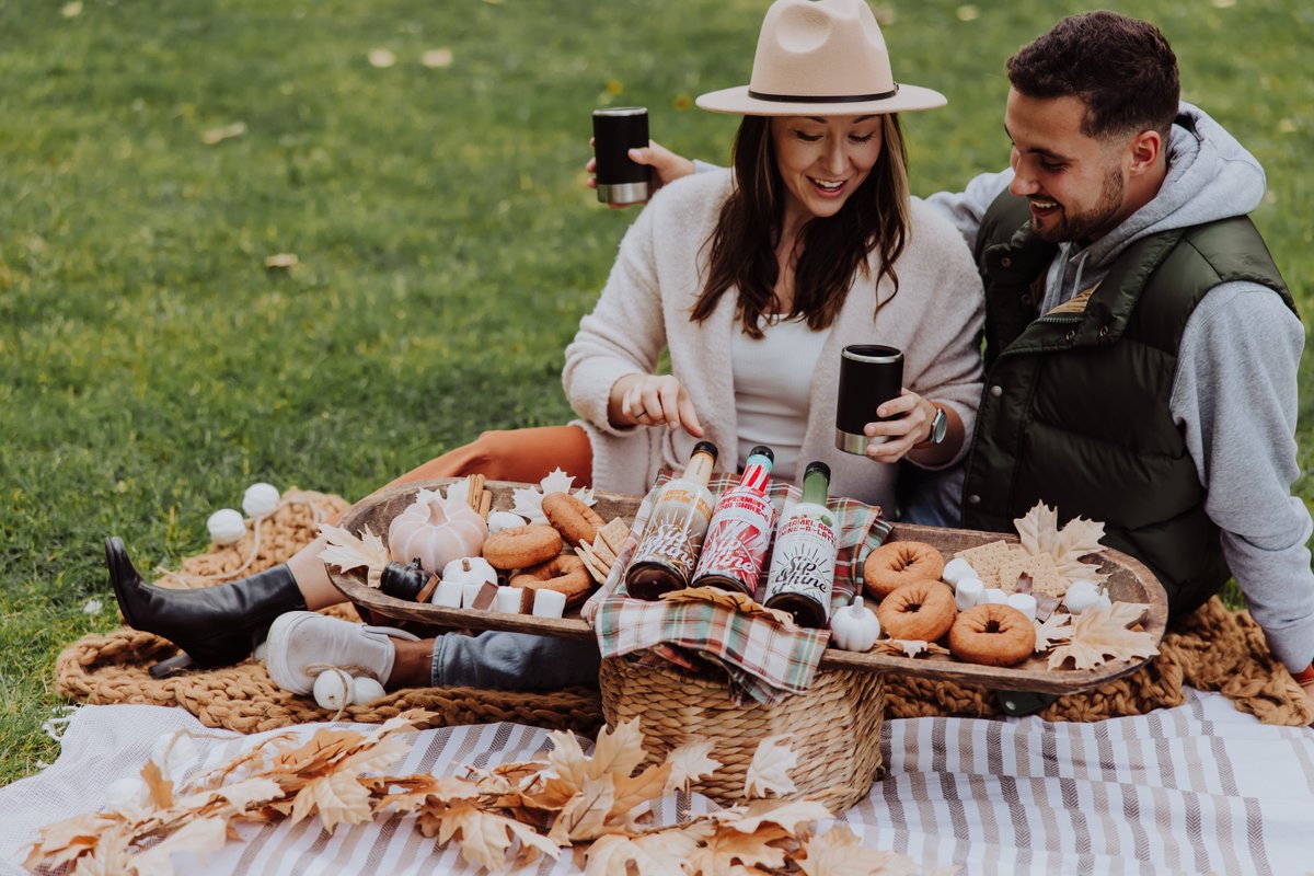 We are grateful for our fall lineup of flavors! What are YOU grateful for this week? 

#Thanksgiving #Gratitude #SipShine #GitchaASip #Moonshine #Cheers