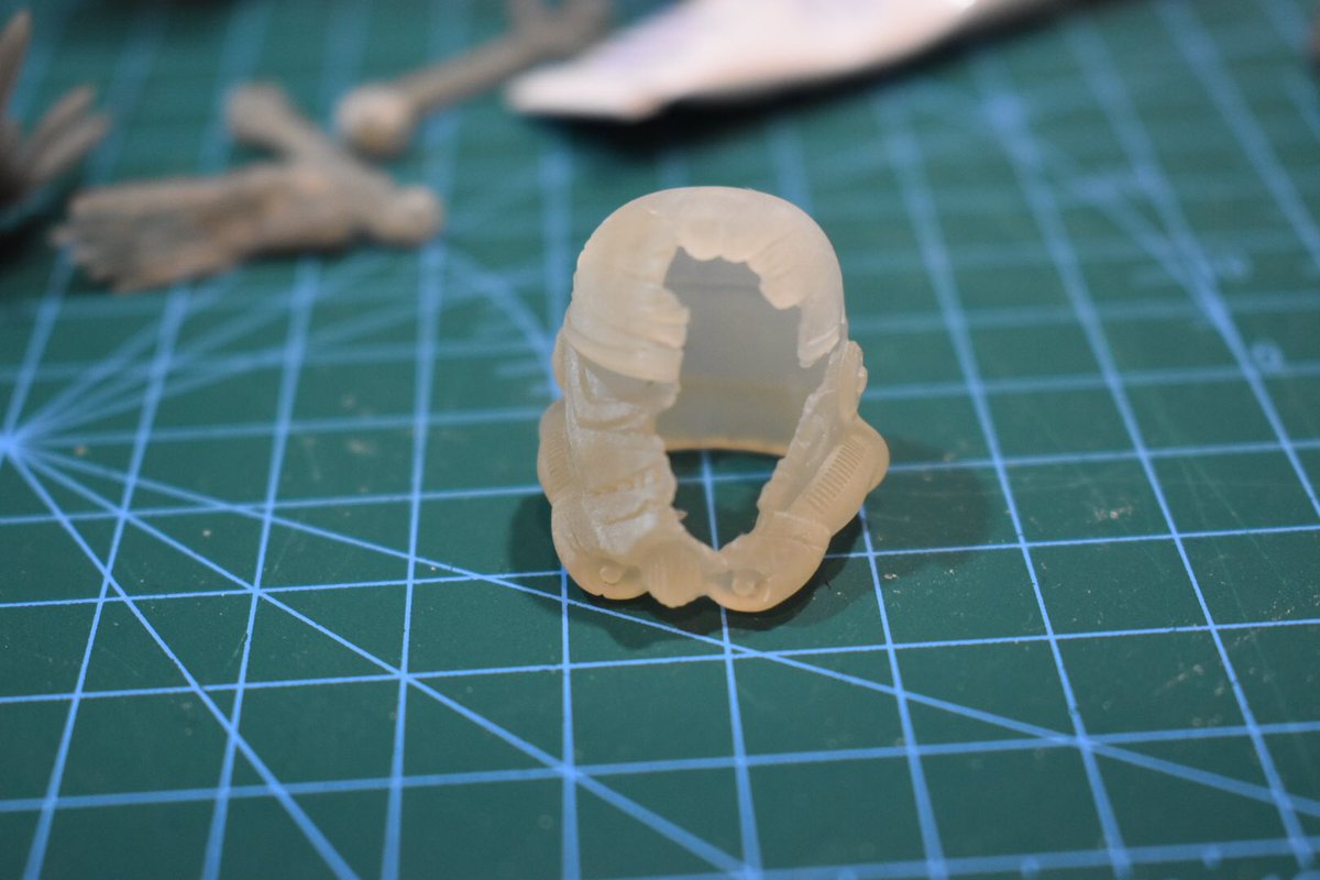 IsomorphicPrime's tweet photo. Need to paint up this busted stormtrooper helmet https://t.co/zadwyO0vmG