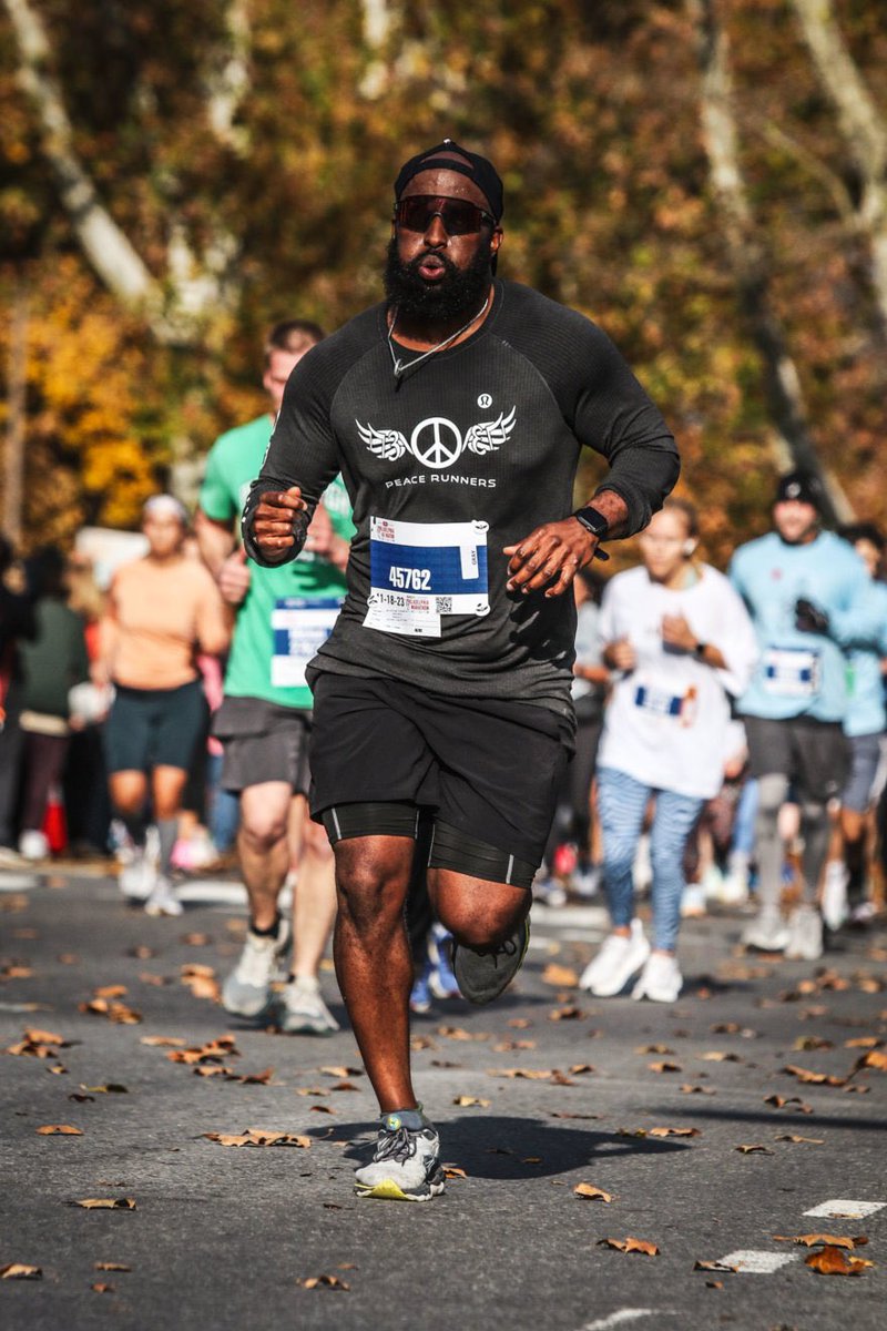 Completed my 3rd half marathon this year, and the journey keeps getting better with every stride. 🏃🏾‍♂️🦅.

Thank you PR773 family ✌🏾. 

☮️ @peace_runners773 
🔋 @lululemon 
🎥 @l_hommedejus 
🏁 @philly_marathon 

 #RunPhilly #HalfMarathonAdventures #Chicago #Brooks #Brooksrunning