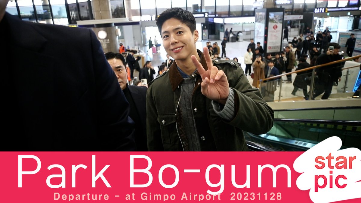 박보검 ‘심쿵! 브이 인사!' [STARPIC] /Park Bo-gum Departure - at Gimpo Airport  20... 
youtu.be/k10qhUTKA1o?si… 
#ParkBogum #박보검 #공항패션 #보검복지부 #밤비 #아기보검 #보거미 #朴寶劍 #CELINE #셀린느 #CELINE