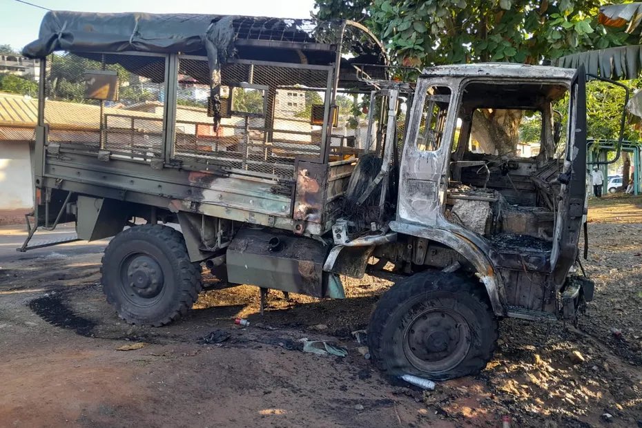 lrm97s's tweet photo. .@GDarmanin Bonjour le premier flic de France. Ceci est un camion de La Gendarmerie Nationale incendié hier soir dans la commune de Dembeni à Mayotte. La République a déserté ce territoire. Il n’y a plus d’Etat de droit et ceci est une attaque envers la république. Bonne journée. https://t.co/kk5dn7EK9T
