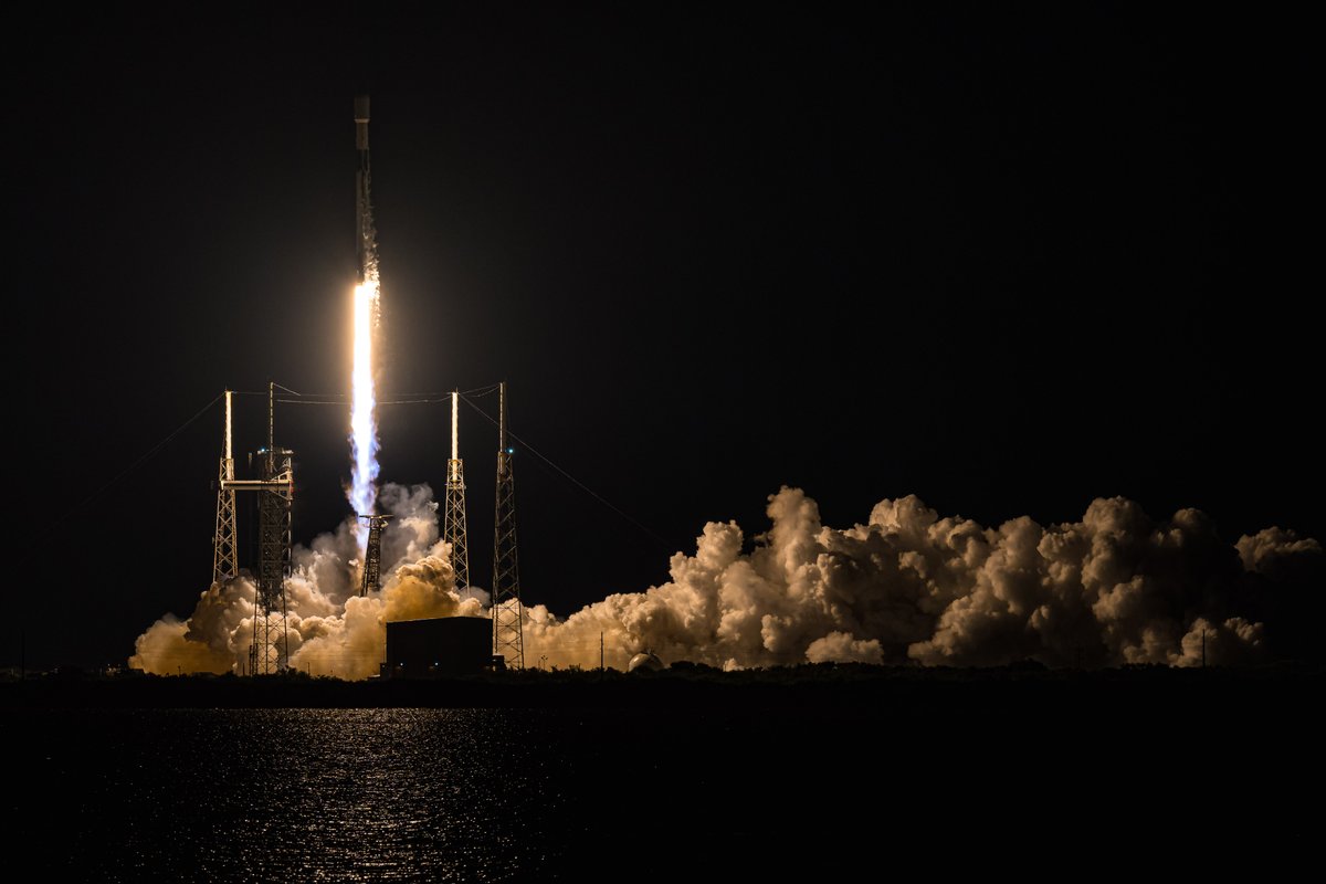 SpaceX's tweet photo. Falcon 9 launches 23 @Starlink satellites to orbit from Florida https://t.co/U3Os3gyQNB