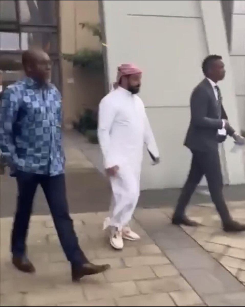 goolamv's tweet photo. As Durban completely collapses and nothing works, the disgraceful mayor of eThekwini, Mxolisi Kaunda who has no time for the residents of Durban, NEVER wants to engage with them, is busy helping Duduzane Zuma set up his political party. Kaunda is ANC, but is helping someone who is going to contest against The ANC. Kaunda is said to have held multiple meetings with Duduzane and his financial backers from Dubai. Companies linked to Duduzane’s close friends are allegedly big beneficiaries of tenders from eThekwini which will help finance his campaign. Details of these tenders will be exposed soon. Knowing The ANC they will do nothing to Kaunda even thou it seems Kaunda is SABOTAGING THE ANC in eThekwini