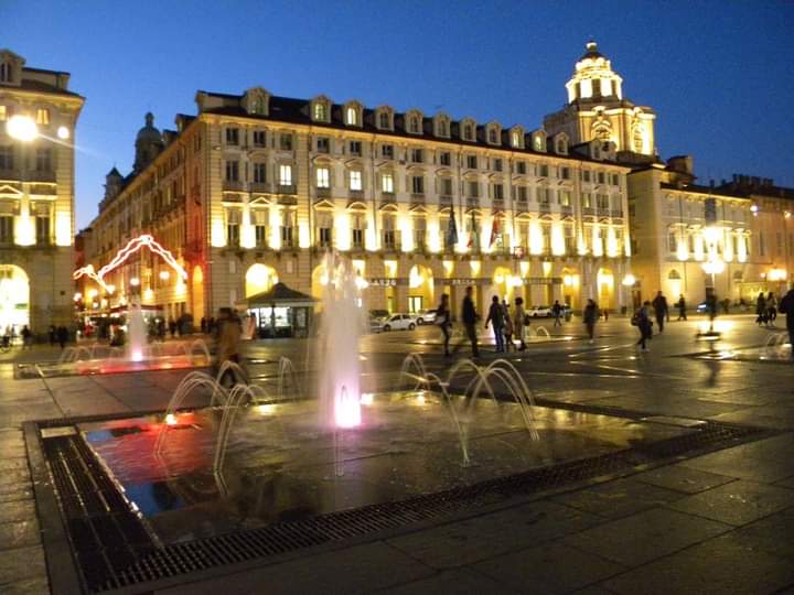 ElisaVacca's tweet photo. Shine Bright
Piazza Castello, #Torino, November 2021

#torinobynight #turin #turinbynight #nightphotography #lights #luci #piazzacastello #citylights #citypics #cityphotography #urbandetails #urbanpics #urbanphotography #viaggi #travel #traveling #travelphotography #orablu https://t.co/RmOrtbkTis