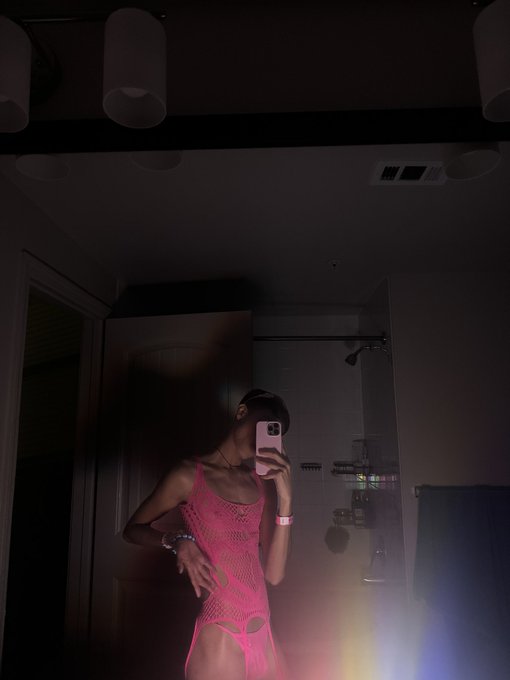 Watch OnlyVani 🪩's leaked NSFW photo on TwXstars