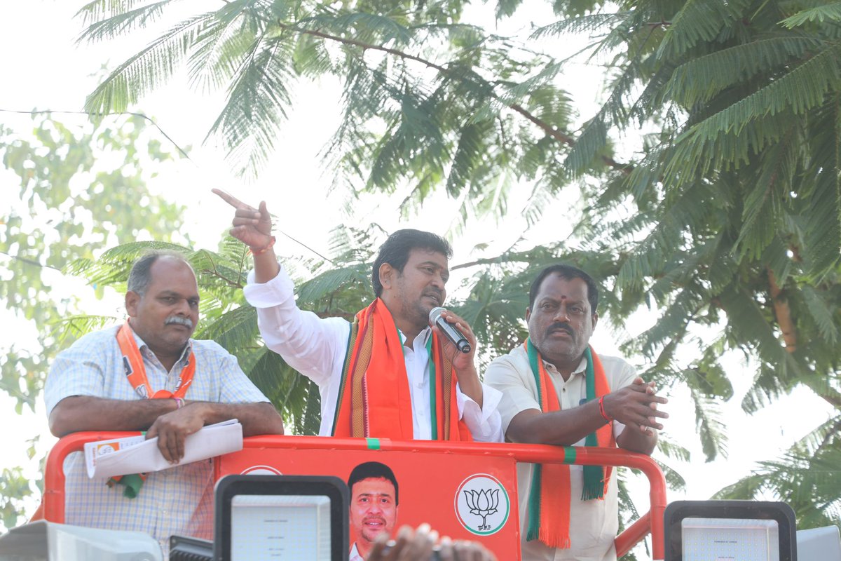 BommaSriRam's tweet photo. సాదాపూర్ మండలం రాములపల్లి గ్రామంలో ఎన్నికల ప్రచారంలో పాల్గొనడం జరిగింది
#husnabadConstituency #BJPMLAcandidate #bommasriram #Bjp4Husnabad #BjpWithHusnabad
#Bjp4Telangana #voteforsriramanna #VoteForBJP https://t.co/Ur4XGLbvHu