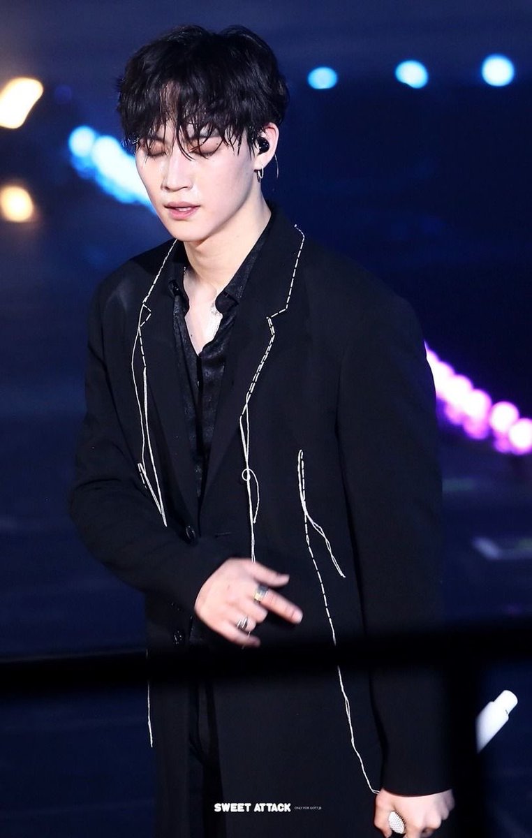 bluuhourz's tweet photo. jaebeom being the greatest performer; a thread ☆ https://t.co/uMU9NMYpoz