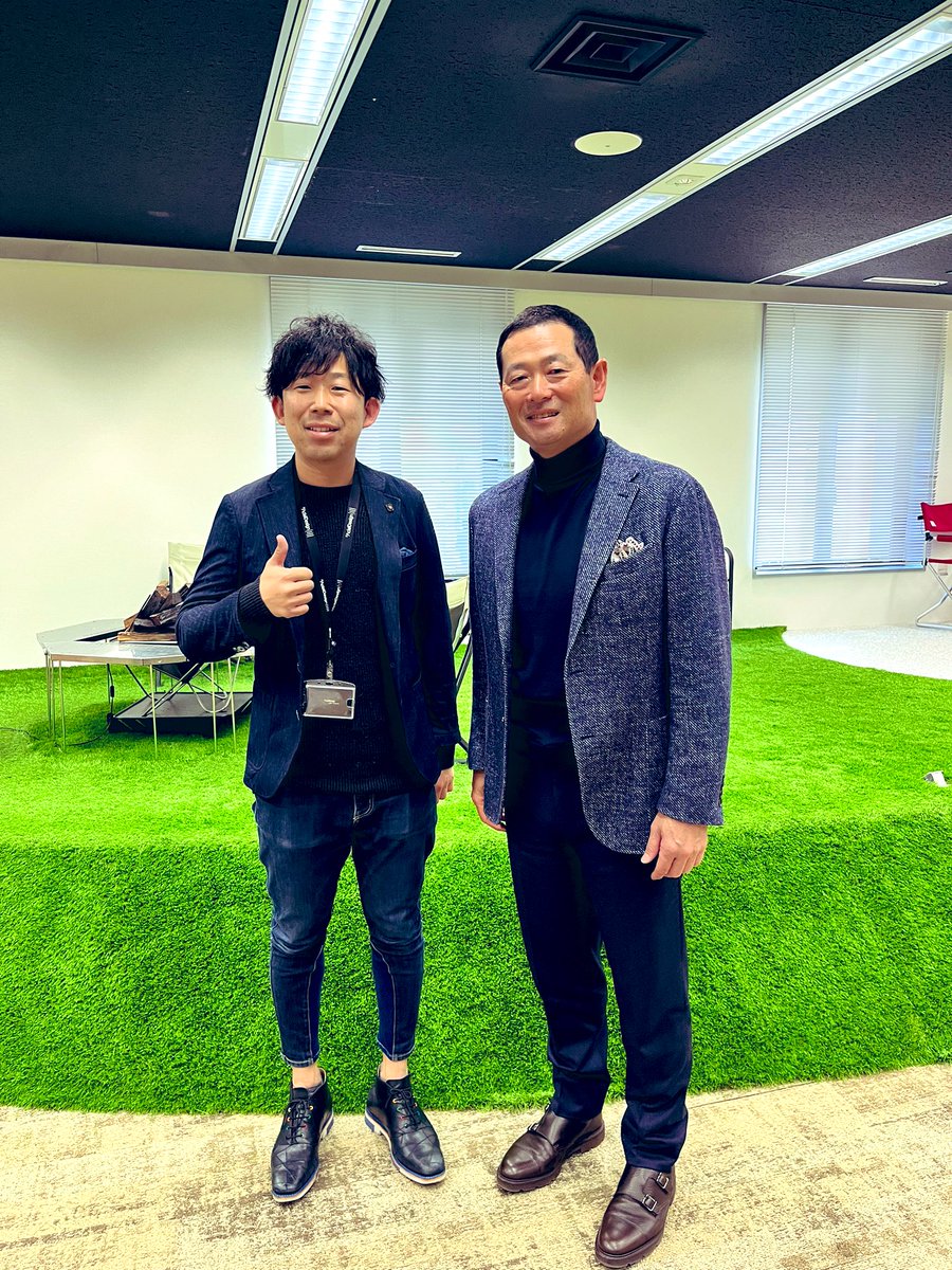 sk_acialdesign's tweet photo. 読売巨人軍のレジェンド桑田真澄さんが来社してくださいました！
弊社には、元プロ選手や元甲子園球児が多数おりますので、社内が沸いた事は言うまでもありません。新卒説明会参加学生も歓喜。桑田さんの勉強熱心さには毎回頭が下がります。忙しい合間に来社してくださった事に本当に感謝です。 https://t.co/F0o1SDdHZj