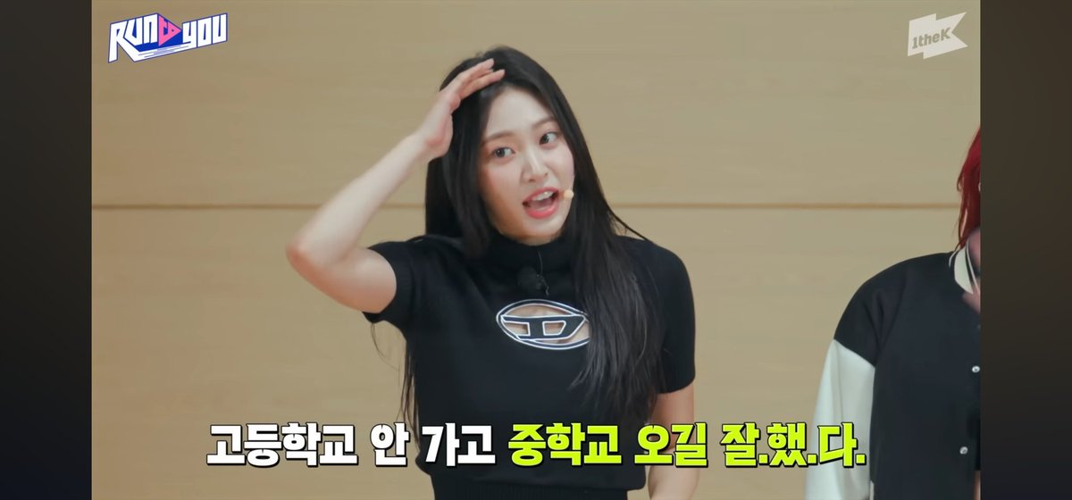 zoagazoa's tweet image. #런투유_위클리
진짜 학교에서 올라오는거 보고 얼마나 부러웠는지ㅠ 위클리 왜 우리 학교는 안오는거야ㅠ 하 나도 고등학교 말고 중학교 갈걸ㅠ 안일중 친구들 호응도 너무 잘해주고 장기자랑 타임에 와 그 앺스 불러준 친구 센스 대박적ㅠ 완전 ㄴㅇㅅ~
다 마음에 들었지만 아무래도 저 장면이 제일