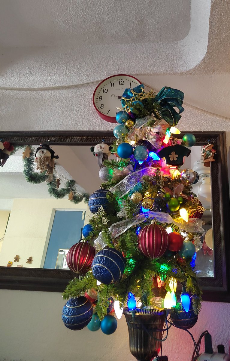 El árbol de navidad algunas veces es inversamente proporcional al gozo y júbilo de las fechas