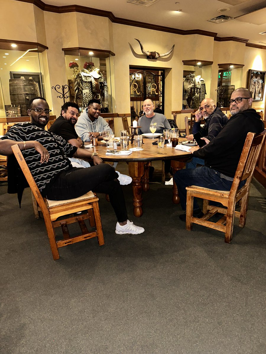 Where great minds and great food collide: Discussing the future with the team and a living legend. 
<a href="/DiRealShaggy/">Mr Boombastic</a> 
#VisionaryDinner