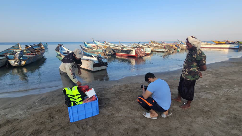 FarahWazeer's tweet photo. A beautiful good morning! 🥰 My comms colleagues @SMEPSYEMEN are #OnTheGround shooting some awareness materials in #Aden for the fishers! 🐟🎣

Good luck team, take care &amp; have fun! @onsy93 &amp; @Babakarabdallah ✨

#SFISH https://t.co/TQnQbmFPbQ