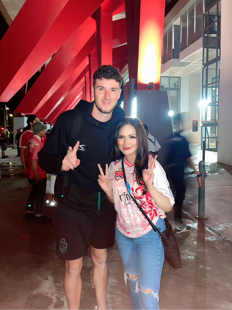 nursyuhada_7's tweet image. With Matko Zirdum ☺️☺️☺️

#kualalumpurcityfc #klcity #klcityfc #kualalumpursampaimati #ligasuper #demiligakita