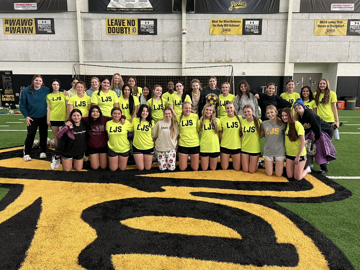 DhsLadyjackets's tweet photo. First Day of Practice. #Believe https://t.co/5KqlisBqmz