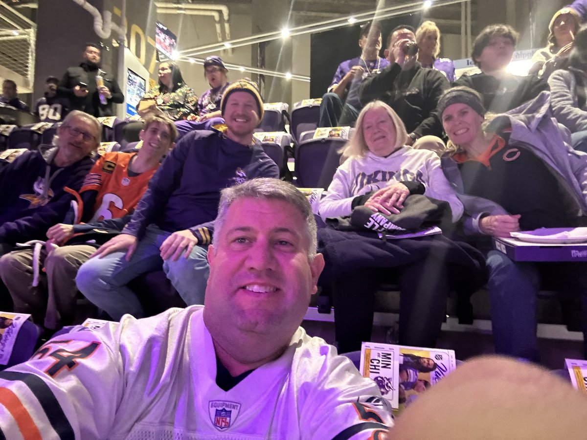 mpopp85's tweet image. Family time at Bears-Vikings on #MNF #SKOL #BearDown