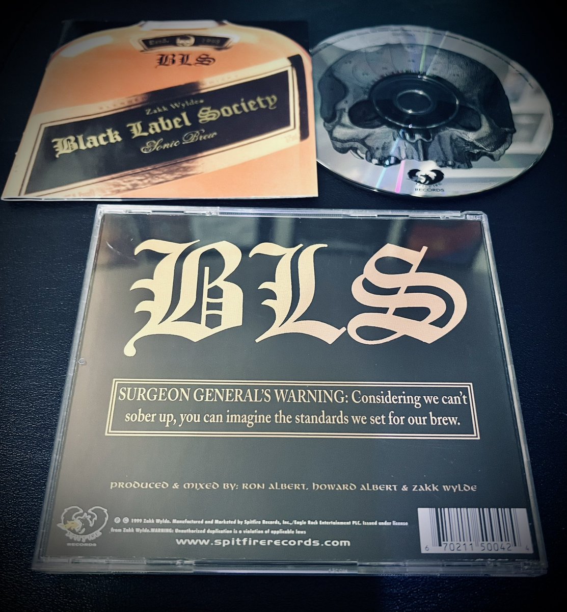 I know Zakk is brewing up some new shit as he has basically done 10 albums in 25 years. This here is the brew that started BLS! Cheers all 🍻 wrapping it up for another work day tomorrow. Be well my friends!
🤘💀🤘

#NowPlaying #BlackLabelSociety #SonicBrew #PhysicalMusic