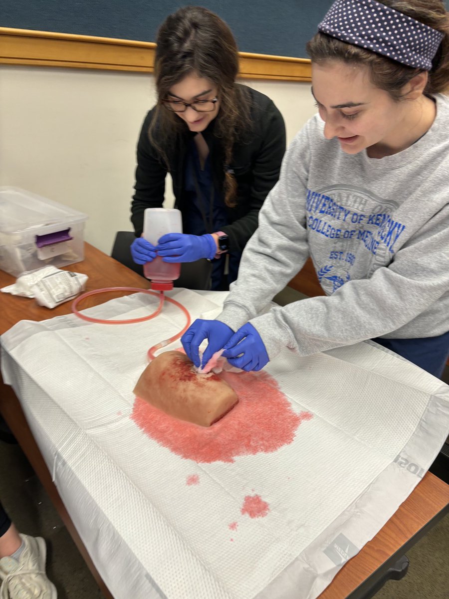 millay_olivia's tweet photo. #stopthebleed event hosted by @UkVsig empowering and preparing fellow medical students to recognize and respond to life-threatening bleeding @UKvascular @StopTheBleed https://t.co/VSfTM5hI2O