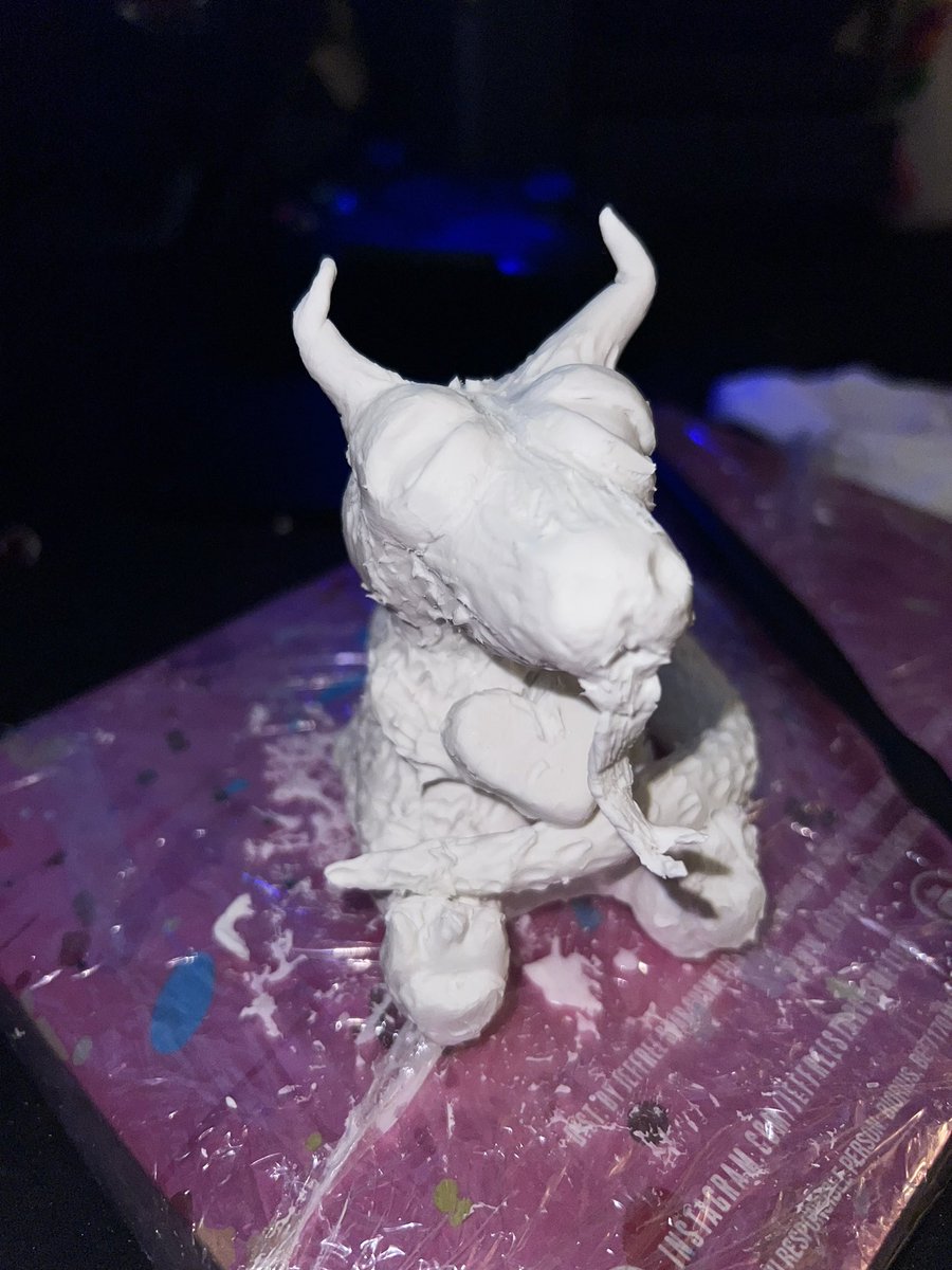 GamptaOG's tweet image. First time using actual molding clay and I’m making a stupid little dragon