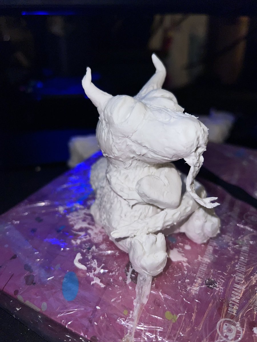 GamptaOG's tweet image. First time using actual molding clay and I’m making a stupid little dragon