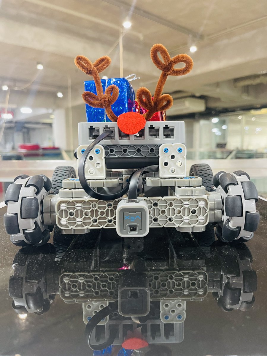 When you’re setting up for VexIQ and it’s nearly Christmas 🦌🎄<a href="/RCHKschool/">Renaissance College</a> <a href="/RCHKrdc/">ReDDooR</a> <a href="/VEXRobotics/">VEX Robotics</a>
