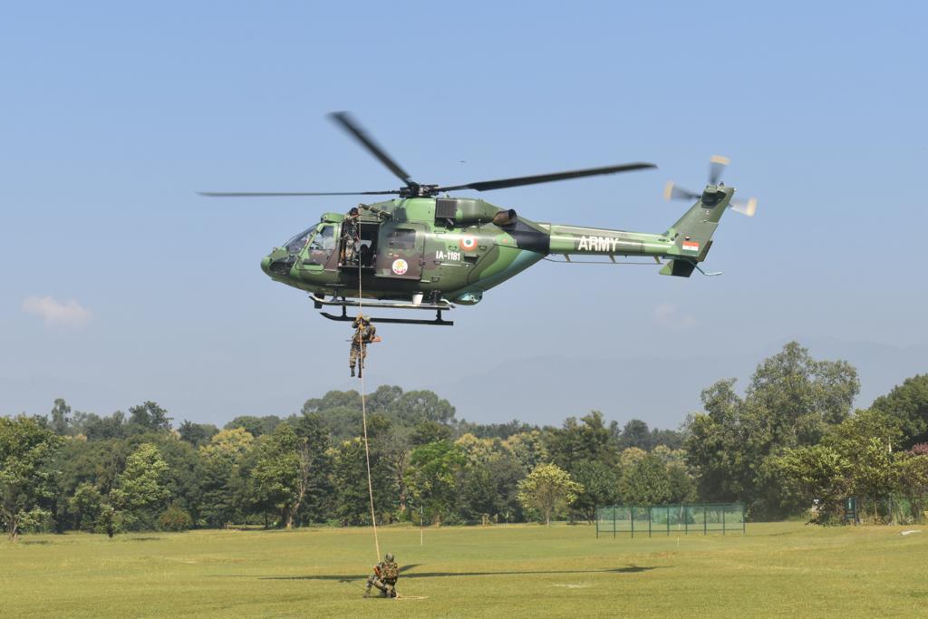 westerncomd_IA's tweet photo. Troops of #PineDivision practiced #SpecialHeliborneOperations in synergy with #ArmyAviation and validated drills &amp; procedures to #StrikeFastStrikeDeep into enemy territory.
#StrongAndCapable 
#KhargaCorps 
@adgpi https://t.co/AhhHI3UGQ1