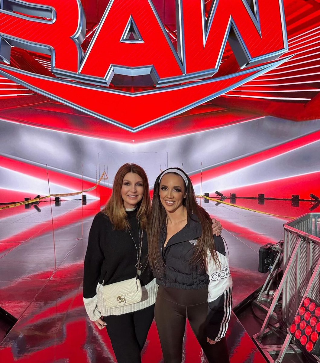 WrestleBR on X: 🚨 Dixie Carter nos Bastidores do WWE RAW de 27/11 Clique  na imagem para ler 👇🏾  / X