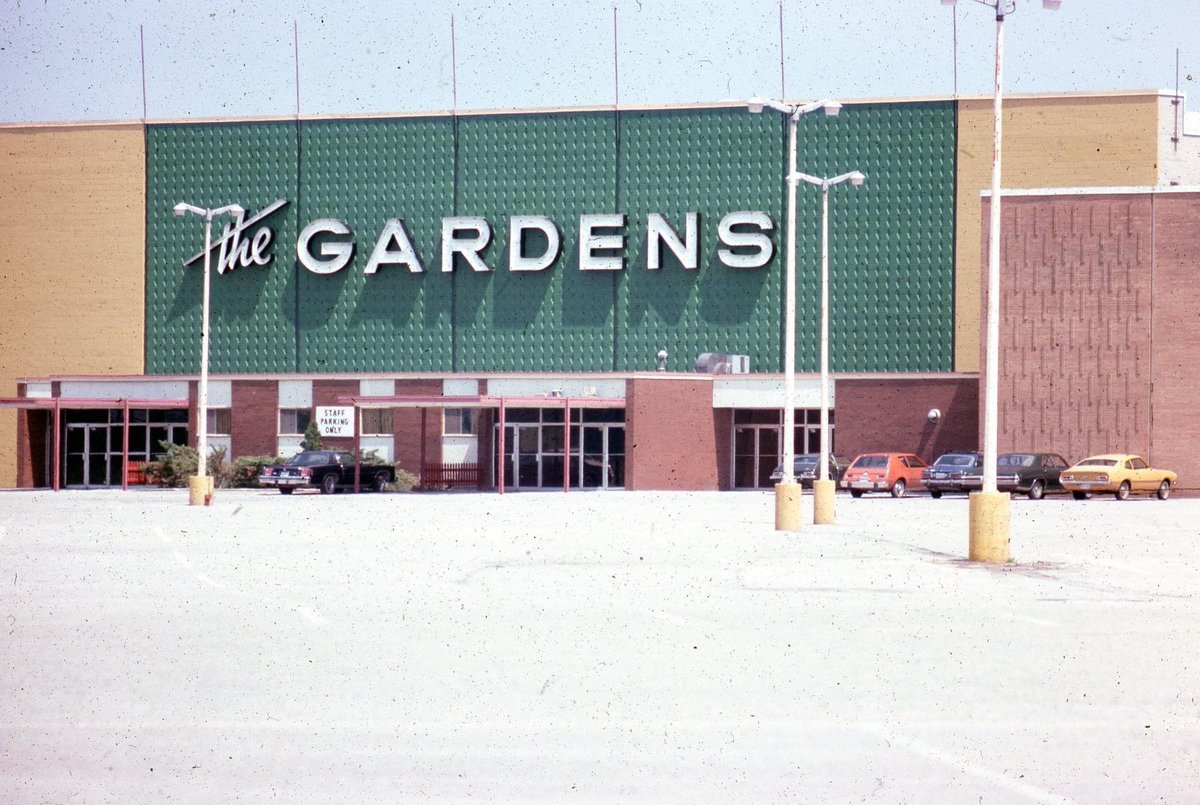 VintageLondonOn's tweet photo. What is the first thing that comes to mind when you look at this photo?

c 1976 #ldnont https://t.co/16TWwPGmyx