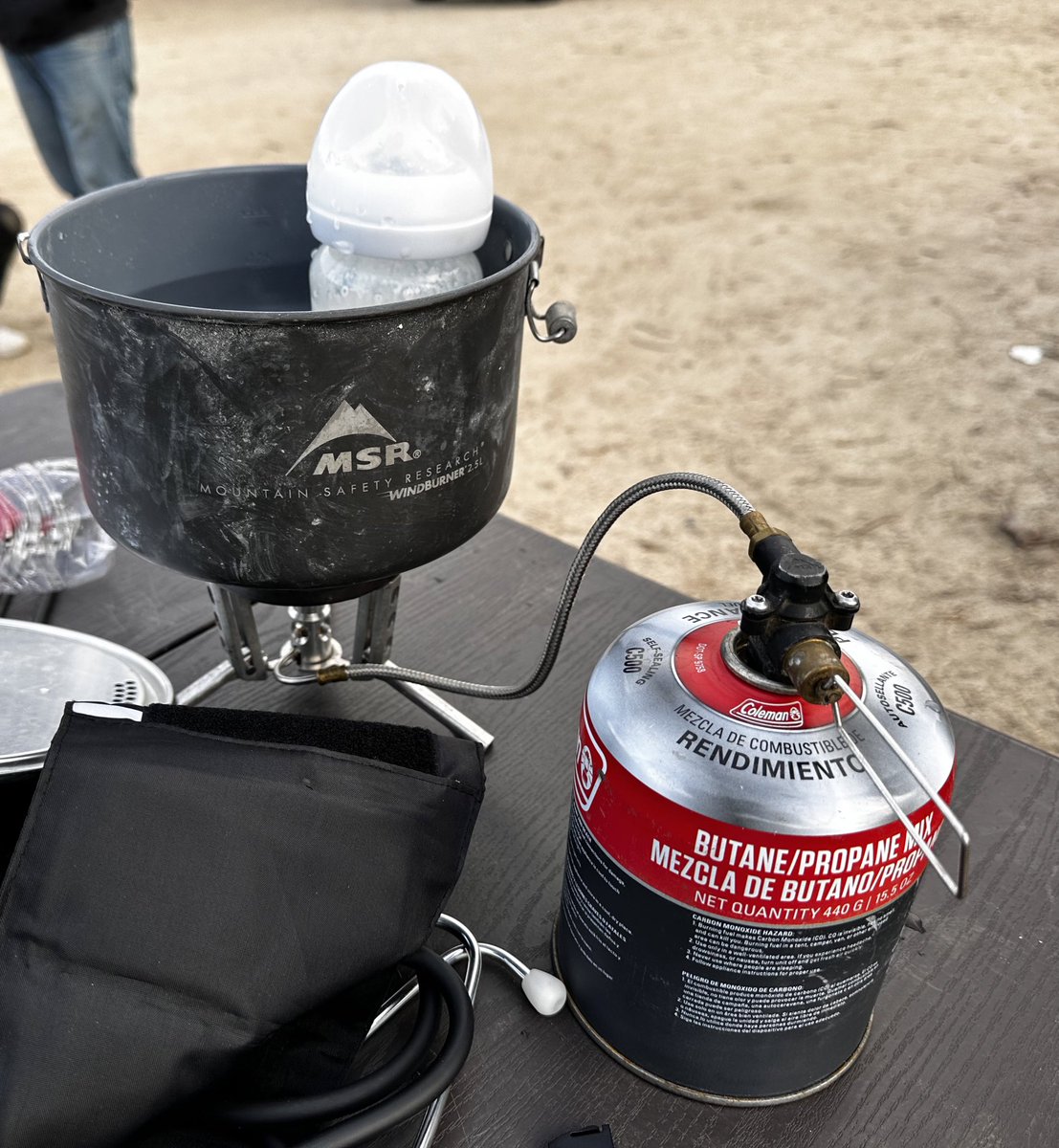 Some People have been in outdoor detention in jacumba for 6 days. It’s cold at night (ice was forming when I slept out there last night) and there are little babies there. We are running very low on supplies and really need help . Linktr.ee/borderkindness alotrolado.org/donate