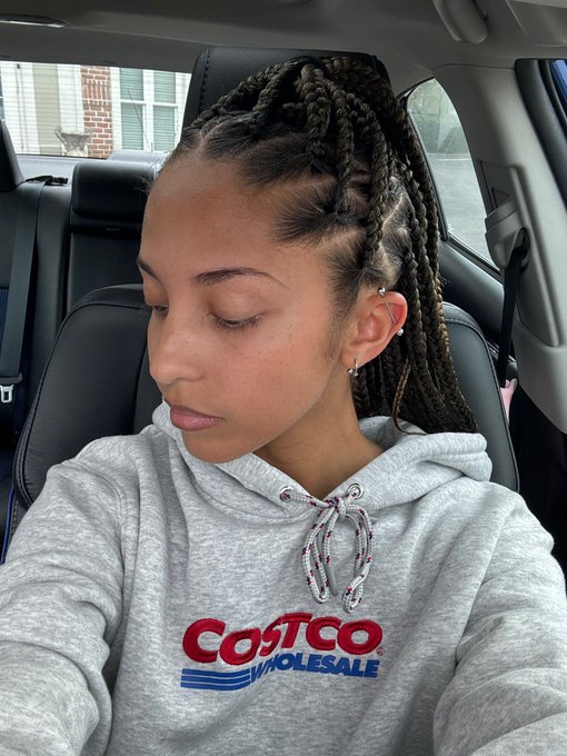 Oh yea. I have braids again. https://t.co/XCHkFsAFRA