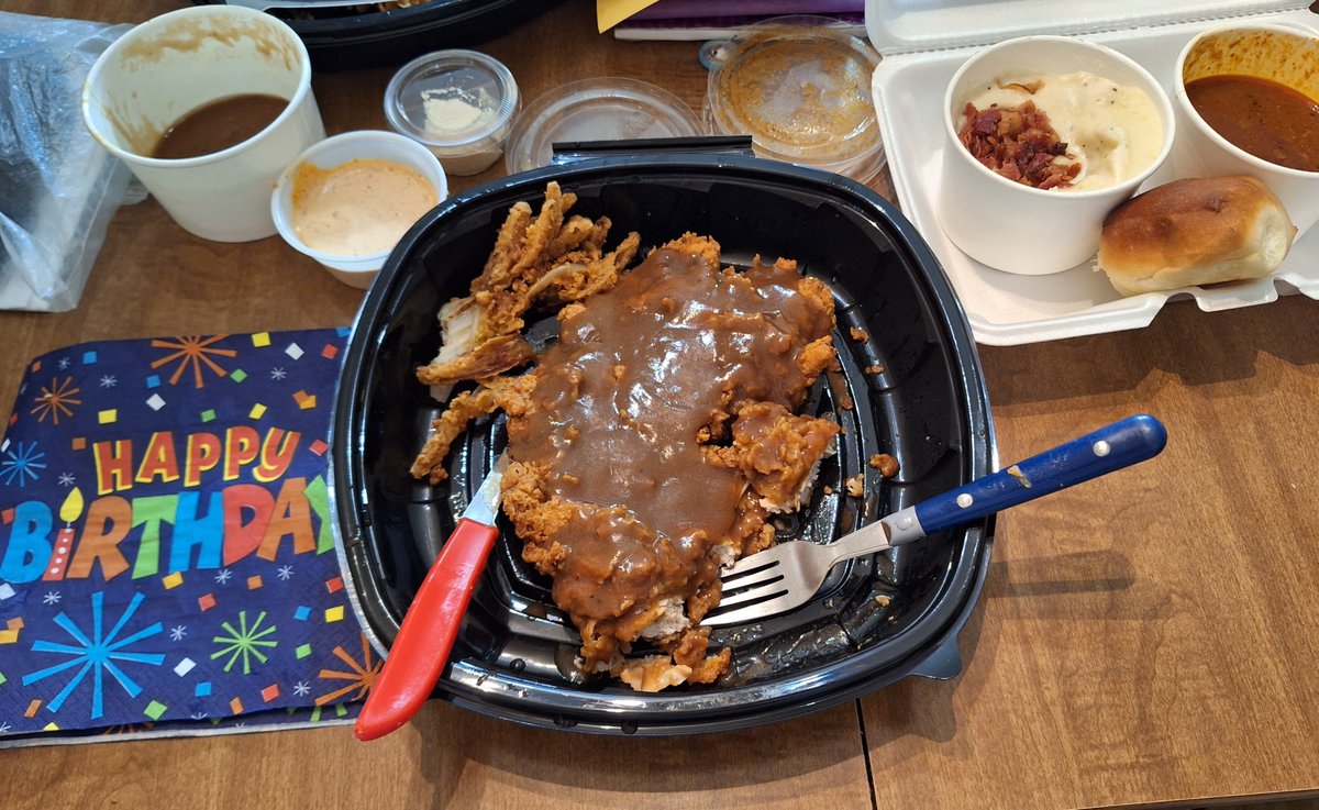 micln's tweet photo. Enjoyed a delicious birthday dinner with mom and grandma, and homemade pumpkin spice cake. First one in years!! I'm super grateful. https://t.co/N3txbA216K
